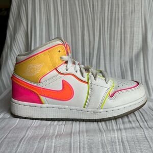 Air jordan 1 Mid Edge Glow